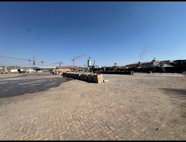 22,490M² INDUSTRIAL YARD TO LET IN CHAMDOR